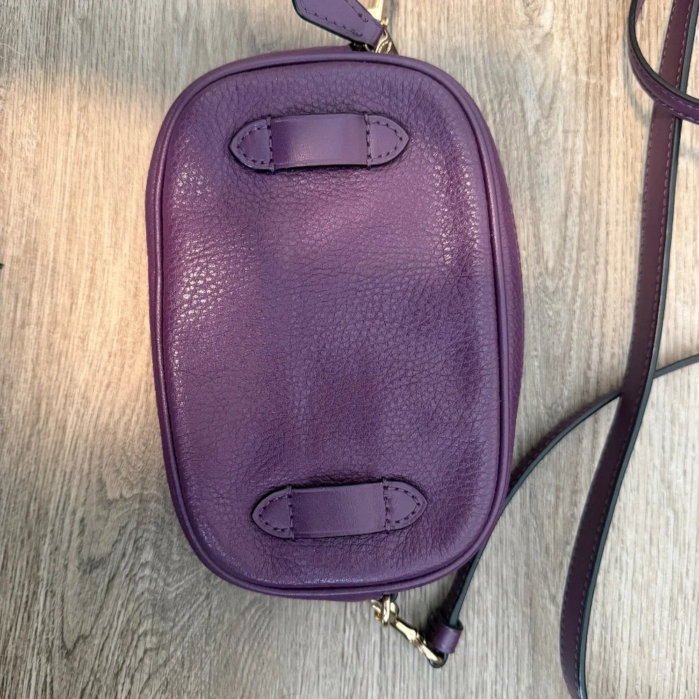 Authentic Coach crossbody bag in purple color - Picture 2 of 3